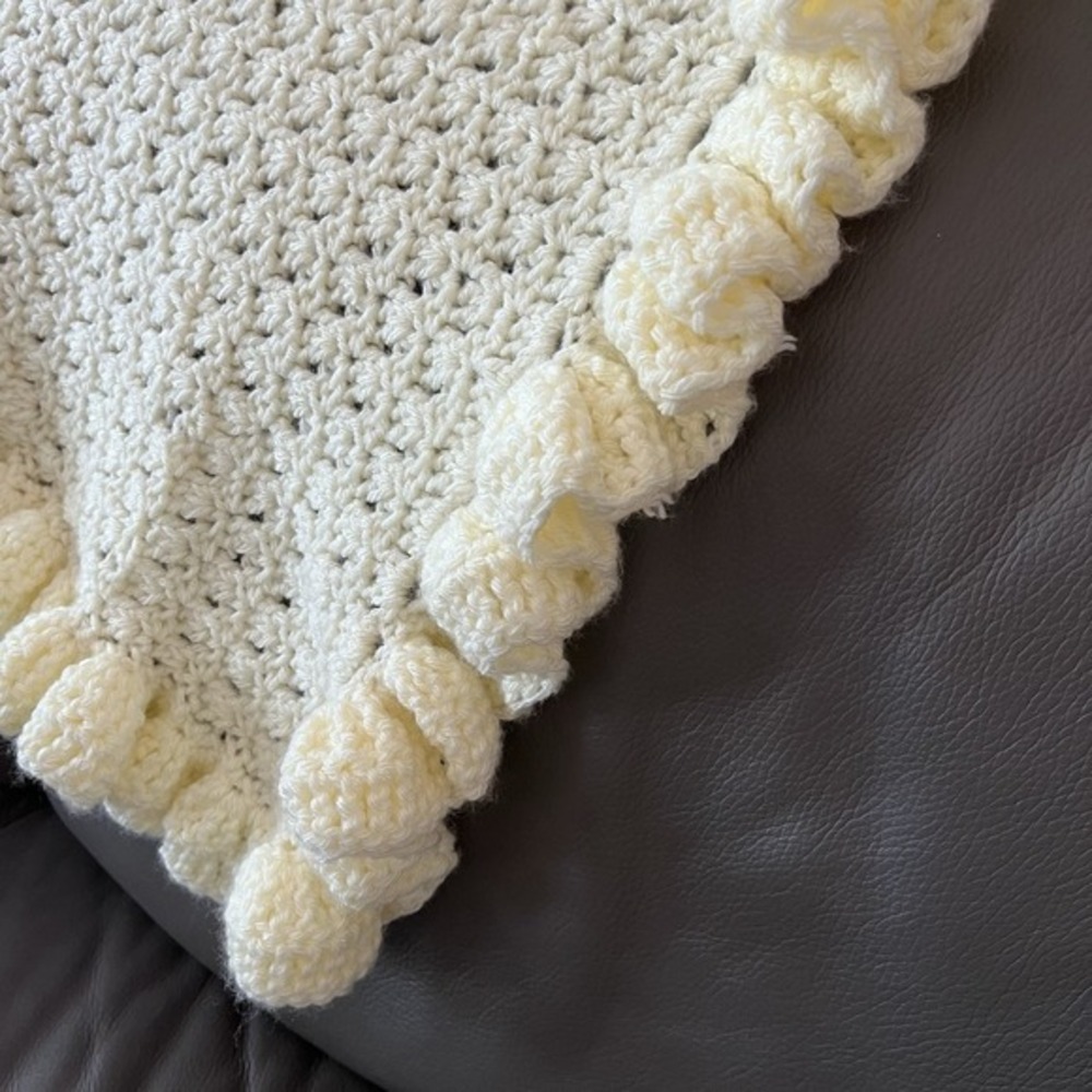 Vintage Handmade Cream Afghan Throw Blanket Cozy Thick Yarn Cottage Granny Beach - Picture 3 of 7